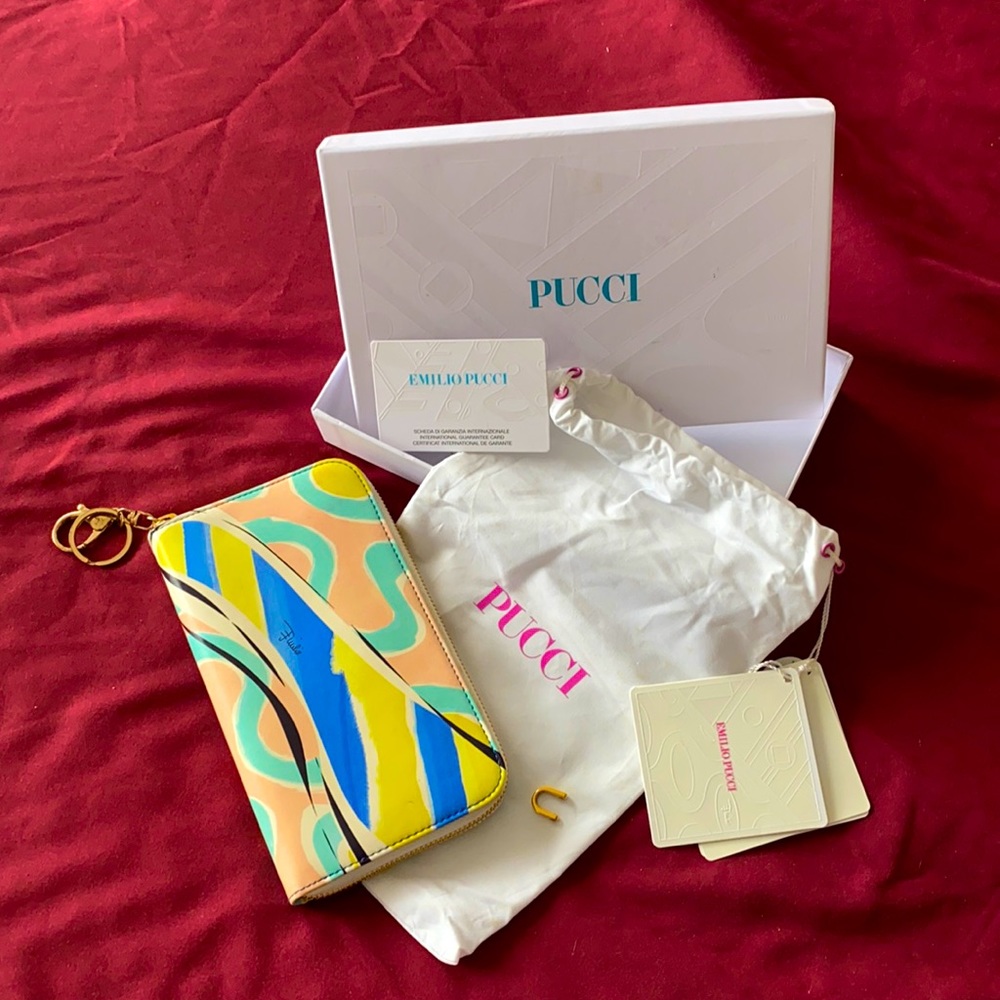 💯 AUTHENTIC!!! PUCCI zip around wallet
